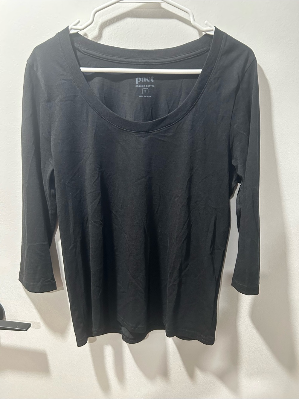 PACT Organic Cotton Black 3/4 Sleeve Scoop Neck Top – Women’s Small